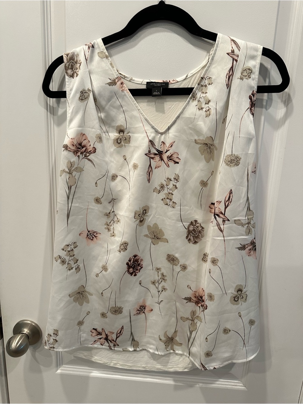 Ann Taylor Floral V-Neck Sleeveless Camisole — White with Blush and Taupe Floral